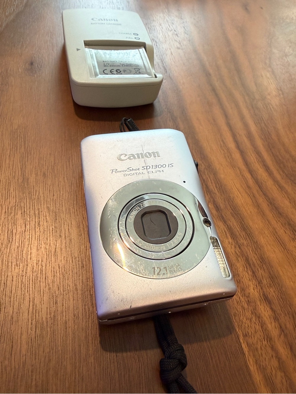 Canon ELPH SD1300 IS with Charger - Picture 5 of 10